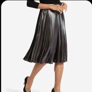 Dynamite NWOT pewter dark silver metallic pleated midi skirt